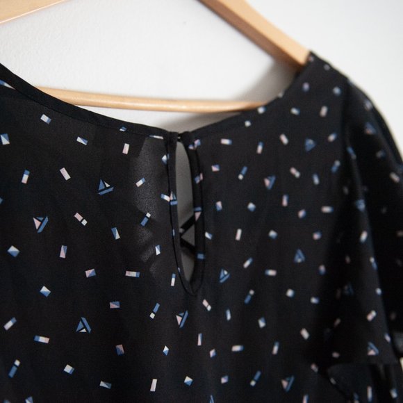 TORRID | BLACK PRINTED SCALLOP SLEEVE BLOUSE - Picture 5 of 5